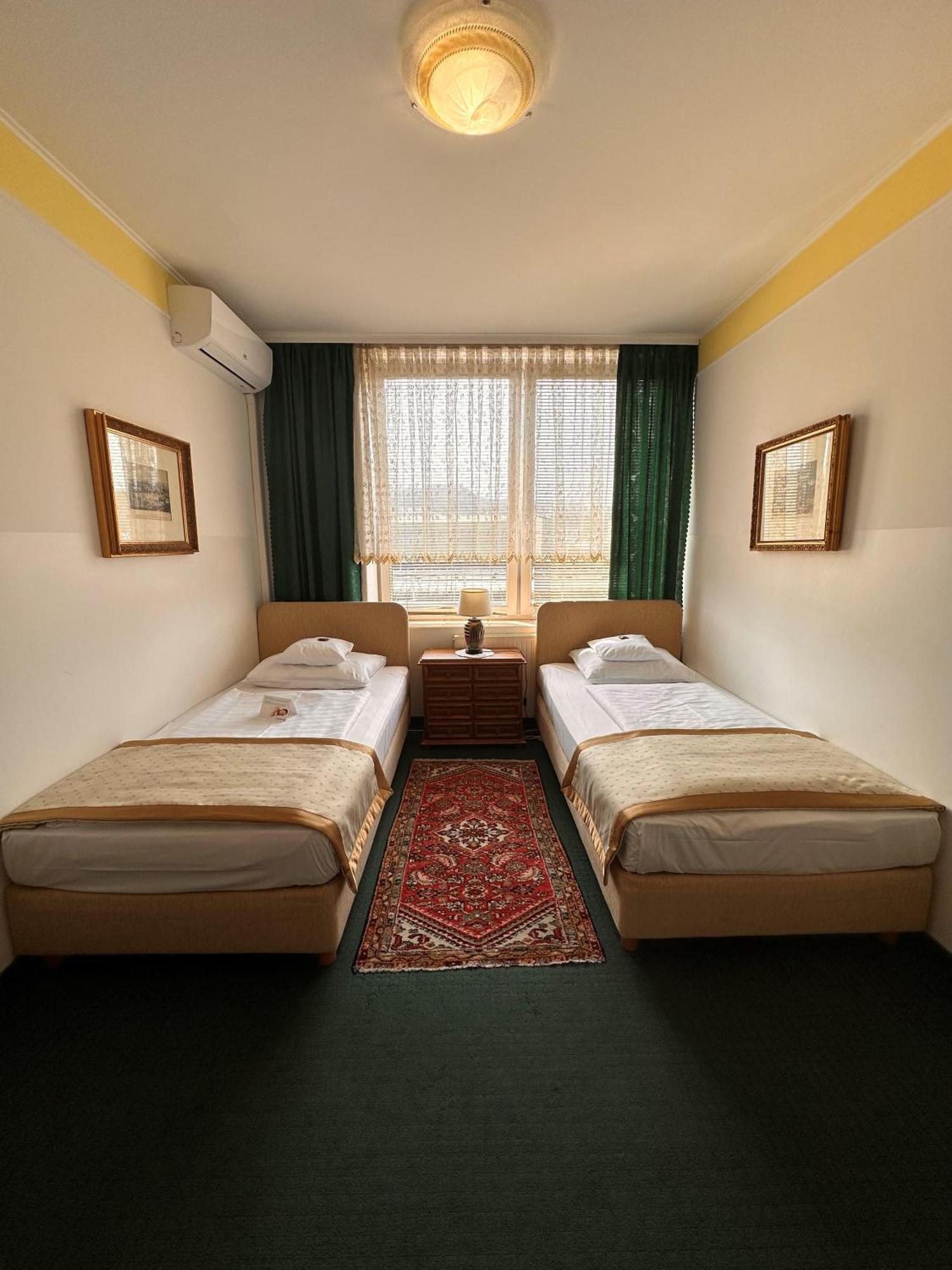 Hotel Grande ツェリェ エクステリア 写真